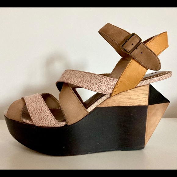 Schuler & Sons Strappy Leather Platform Angular Wooden Heel. Size 8. - Picture 3 of 8